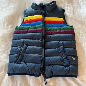 Reversible Mini Boden puffer vest, rainbow and blue, or stars. Size kids 7-8.